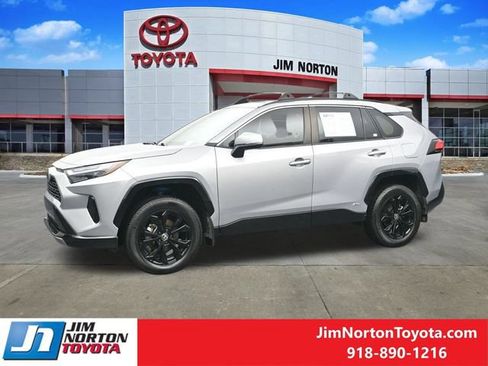 Used 2024 Toyota RAV4 SE AWD/4WD image 6