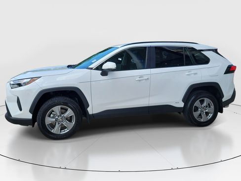 Used 2025 Toyota RAV4 XLE AWD/4WD image 4