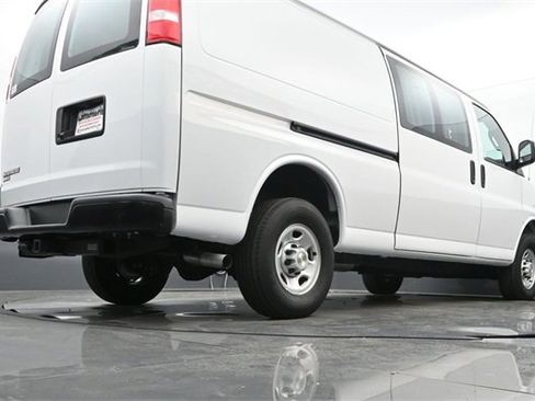 Used 2023 Chevrolet Express 2500 Extended image 21