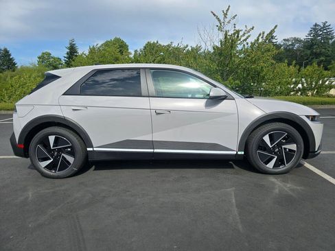 New 2025 Hyundai Ioniq 5 SE AWD/4WD image 2