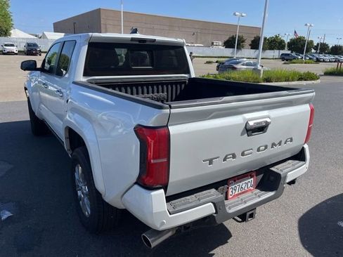 Used 2024 Toyota Tacoma Limited w/ Limited Package (LT) AWD/4WD image 7