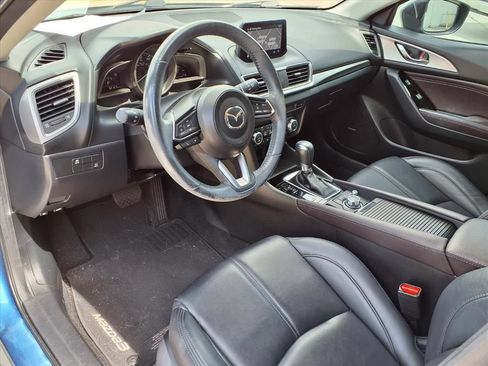 Used 2018 MAZDA MAZDA3 Touring FWD image 12