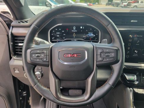 Used 2023 GMC Sierra 1500 AT4 w/ Technology Package AWD/4WD image 17