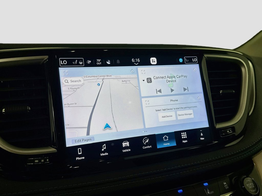 Used 2021 Chrysler Pacifica Touring-L FWD image 13