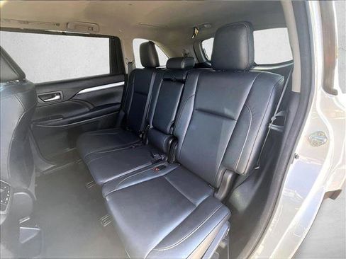 Used 2018 Toyota Highlander XLE image 26