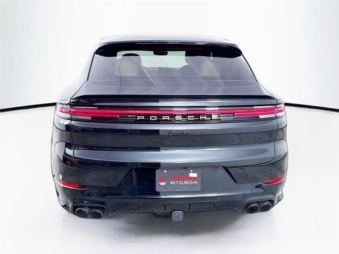 Used 2025 Porsche Cayenne Turbo image 6