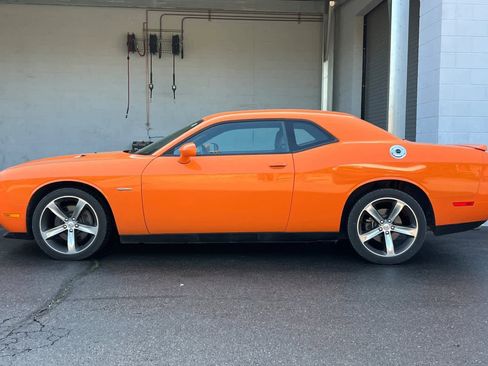 Used 2014 Dodge Challenger SXT image 6