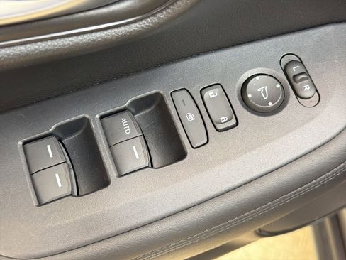 Used 2025 Honda HR-V LX image 13