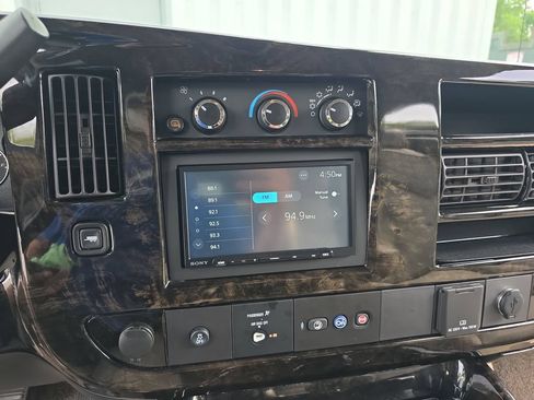 Used 2022 GMC Savana 2500 w/ Enhanced Convenience Package RWD image 19