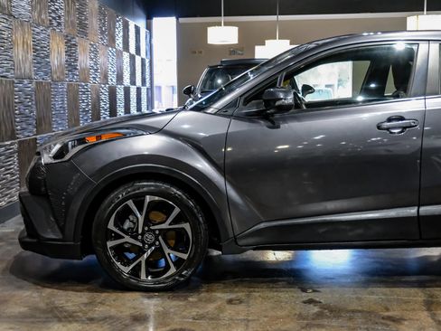 Used 2019 Toyota C-HR XLE FWD image 12