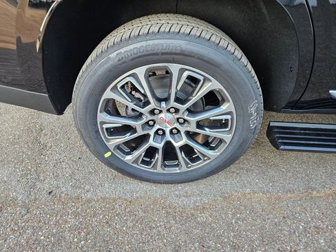 New 2026 GMC Yukon Denali w/ Sun & Power Step Package AWD/4WD image 33
