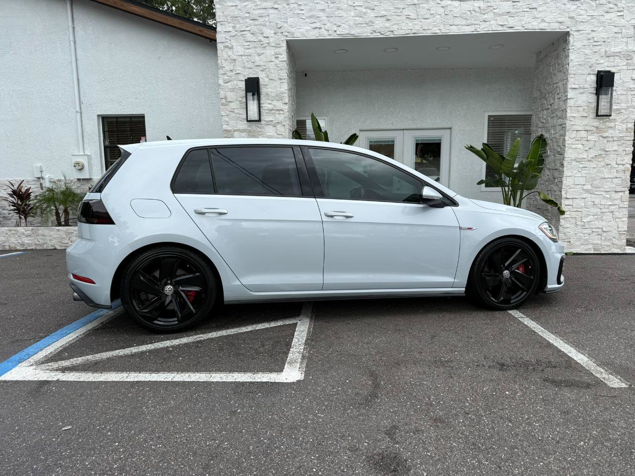 Used 2018 Volkswagen GTI SE FWD image 15