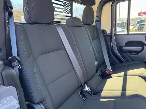 Used 2022 Jeep Gladiator Sport image 41