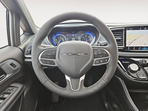 New 2026 Chrysler Pacifica Limited image 12