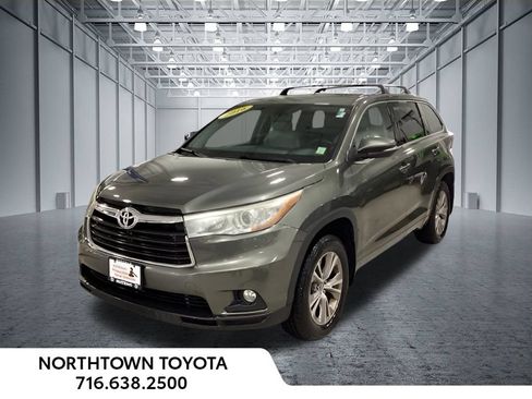 Used 2016 Toyota Highlander Plus AWD/4WD image 1