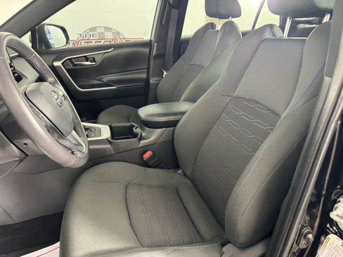 Used 2022 Toyota RAV4 SE AWD/4WD image 31