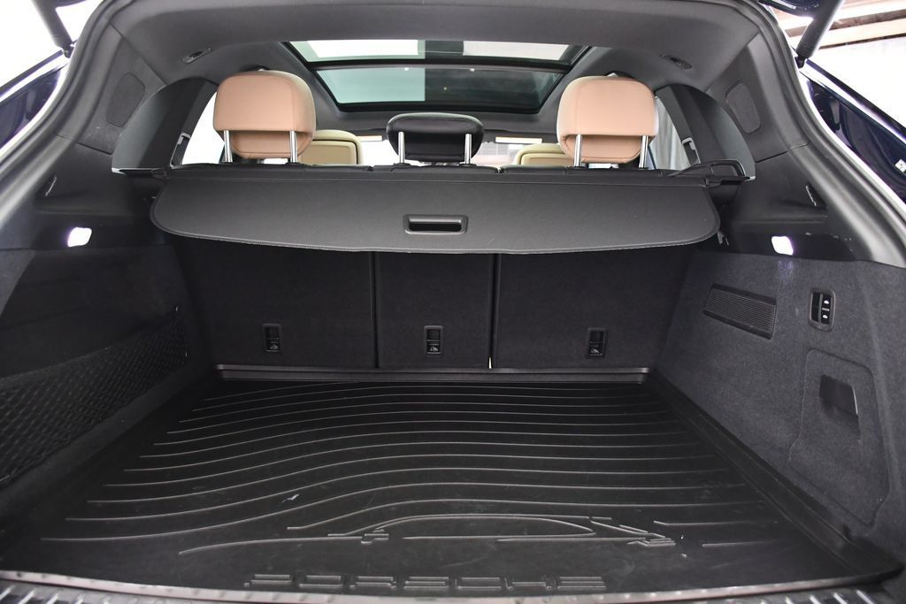 Certified 2025 Porsche Cayenne AWD/4WD image 55