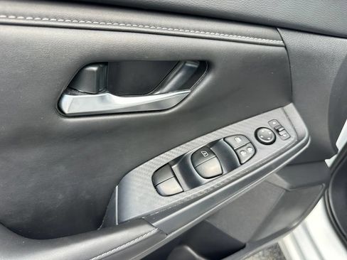 Used 2025 Nissan Sentra SV FWD image 13