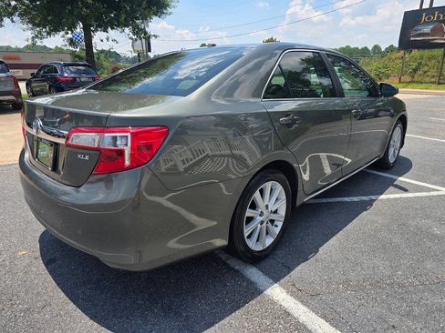 Used 2012 Toyota Camry XLE w/ Leather Pkg FWD image 6