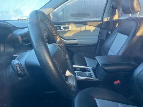Used 2022 Ford Explorer XLT w/ Equipment Group 202A AWD/4WD image 15