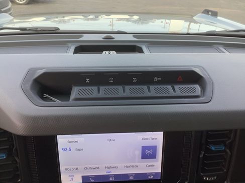 Used 2022 Ford Bronco Black Diamond w/ Sasquatch Package image 16