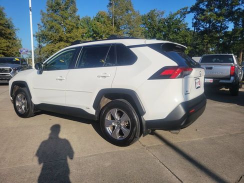 Certified 2023 Toyota RAV4 LE AWD/4WD image 3
