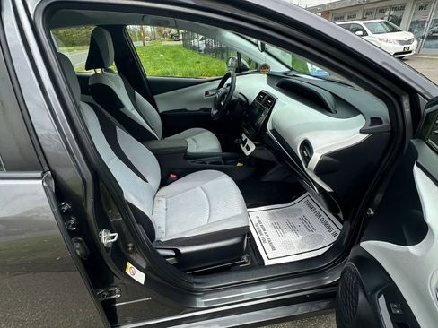 Used 2016 Toyota Prius Two FWD image 28