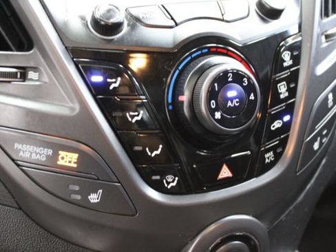 Used 2013 Hyundai Veloster Turbo FWD image 19