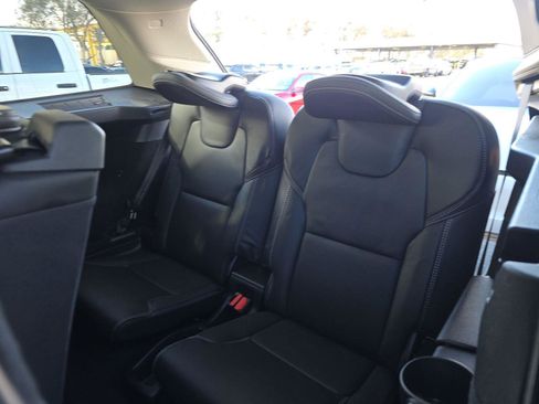 Used 2025 Volvo XC90 T8 Ultra w/ Protection Package Premier image 11