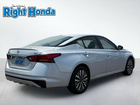 Used 2024 Nissan Altima 2.5 SV FWD image 8