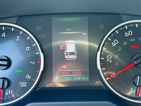 Used 2022 Toyota RAV4 XLE Premium FWD image 10