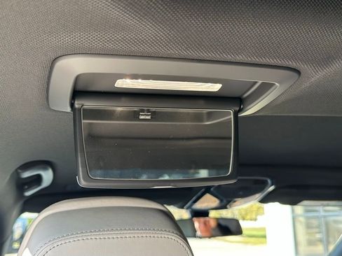 Used 2020 BMW 750i xDrive w/ Executive Package image 24