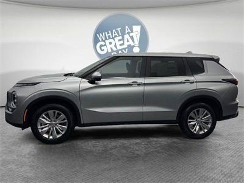 New 2026 Mitsubishi Outlander ES image 7