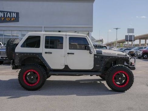 Used 2016 Jeep Wrangler Unlimited Rubicon w/ Connectivity Group AWD/4WD image 4