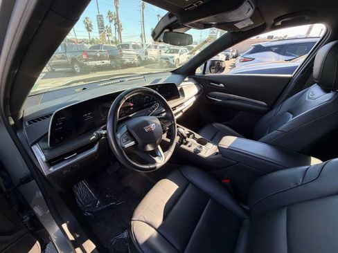 Used 2024 Cadillac XT4 Premium Luxury image 11