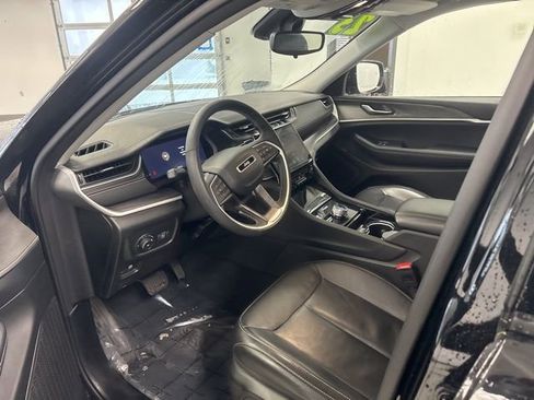 Used 2023 Jeep Grand Cherokee Limited w/ Trailer Tow Prep Group (B) image 15