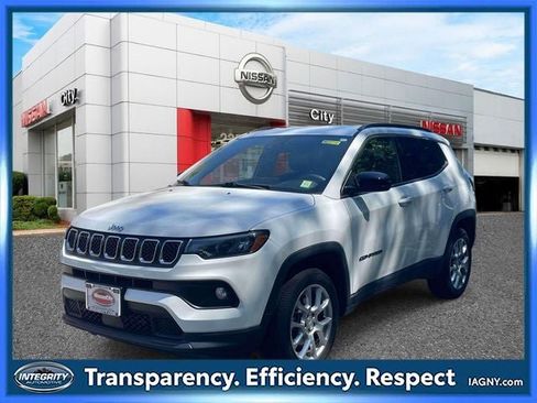 Used 2023 Jeep Compass Latitude AWD/4WD image 4