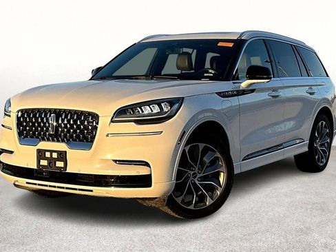 Used 2023 Lincoln Aviator Grand Touring w/ Class IV Trailer Tow Package image 15