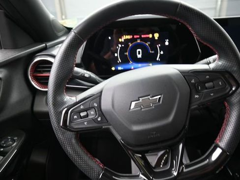 Used 2024 Chevrolet Trax RS FWD image 8