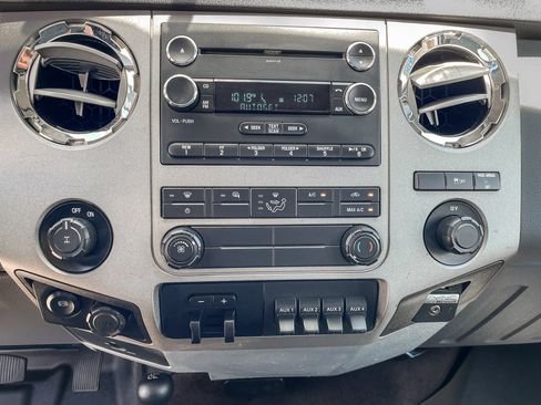 Used 2015 Ford F250 XLT w/ XLT Interior Package AWD/4WD image 14
