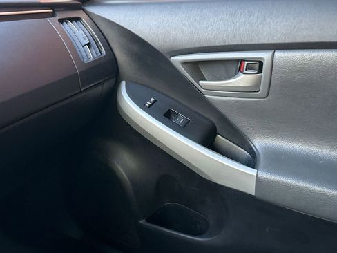 Used 2015 Toyota Prius image 13