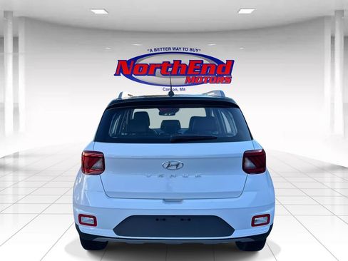 Used 2025 Hyundai Venue Limited image 4