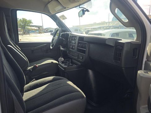 Used 2024 GMC Savana 2500 w/ Driver Convenience Package image 10