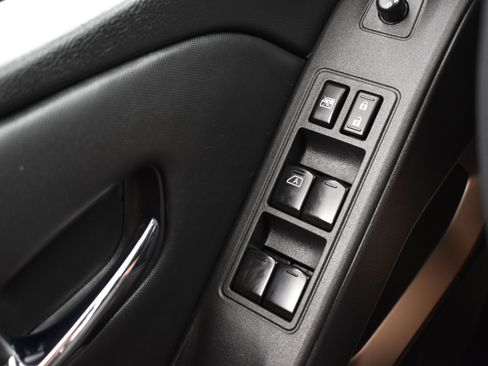 Used 2023 Nissan Frontier SV image 24