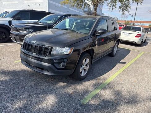 Used 2017 Jeep Compass Latitude image 13