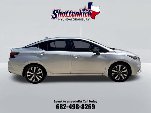 Used 2021 Nissan Versa SR FWD image 5