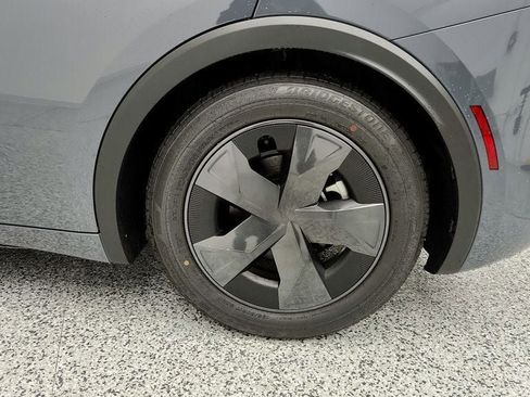 Used 2025 Toyota Prius LE image 9