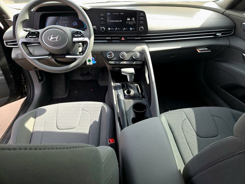 Certified 2026 Hyundai Elantra SE FWD image 10