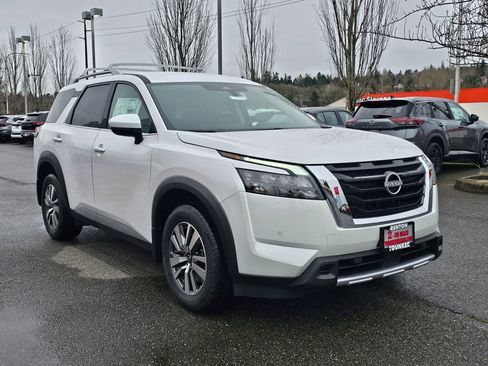 New 2025 Nissan Pathfinder SL image 3