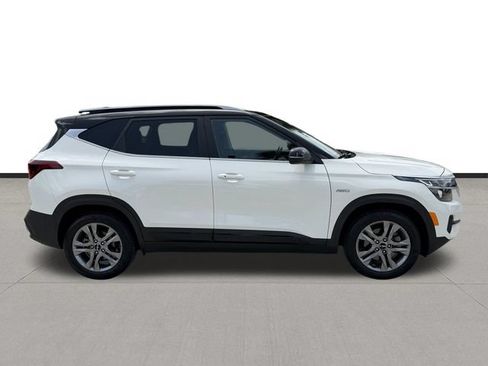Used 2023 Kia Seltos S AWD/4WD image 1